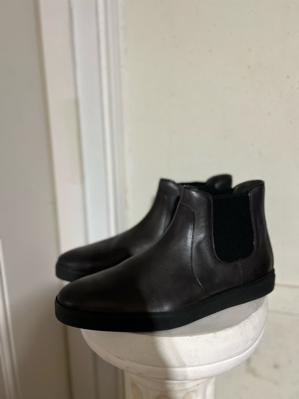Never worn Johnston & Murphy Men's Black Leather Chelsea Boots